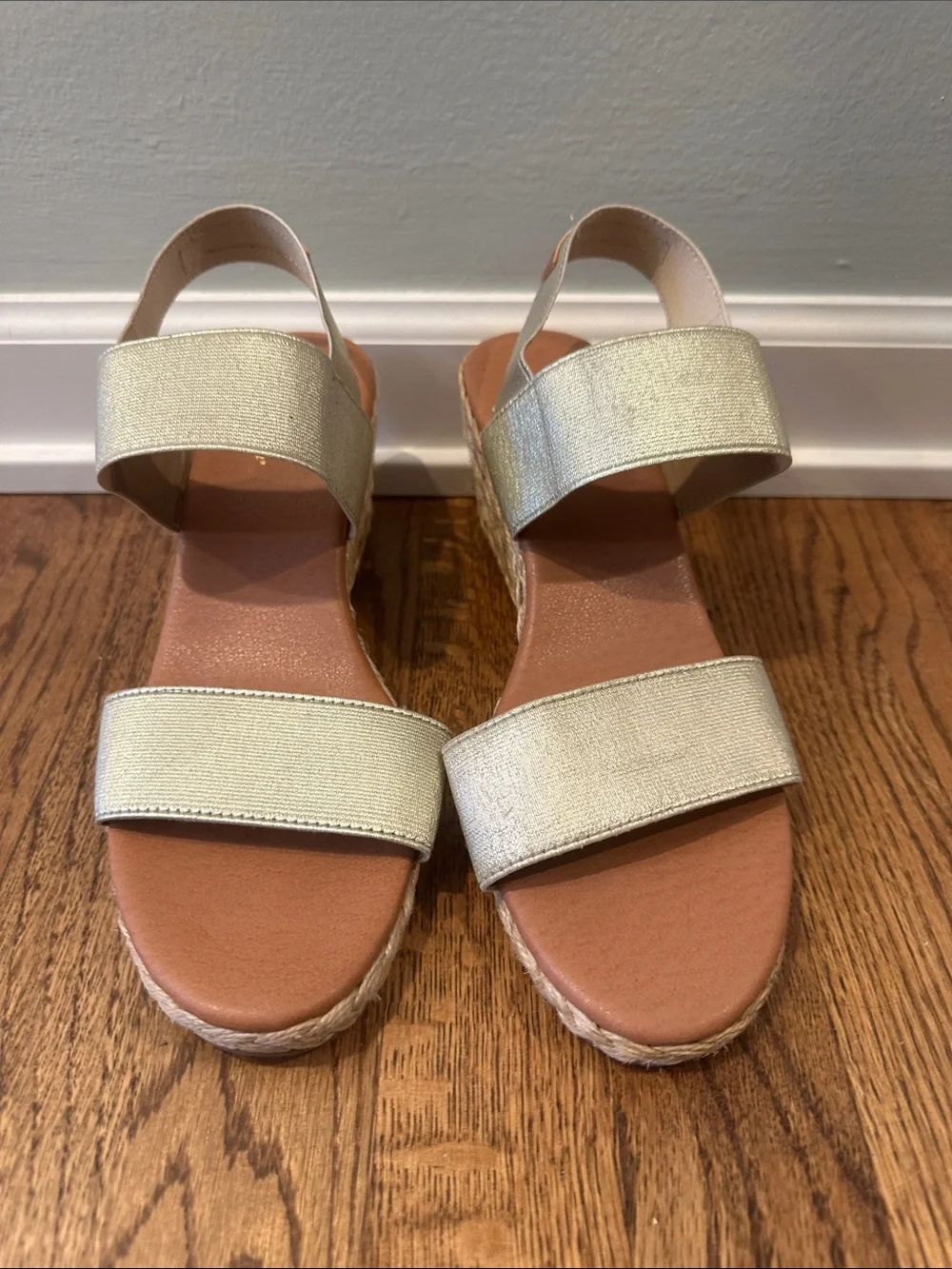 EUC Tommy Bahama Sakura Sz 9.5 Metallic Gold Espadrille Wedge Sandals